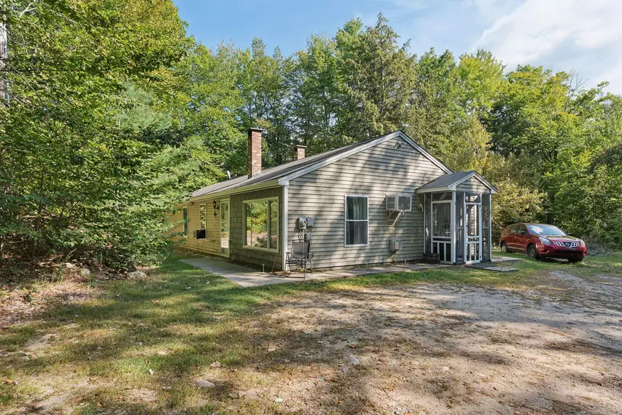 11 Old Thorne RD, Baldwin, ME 04024