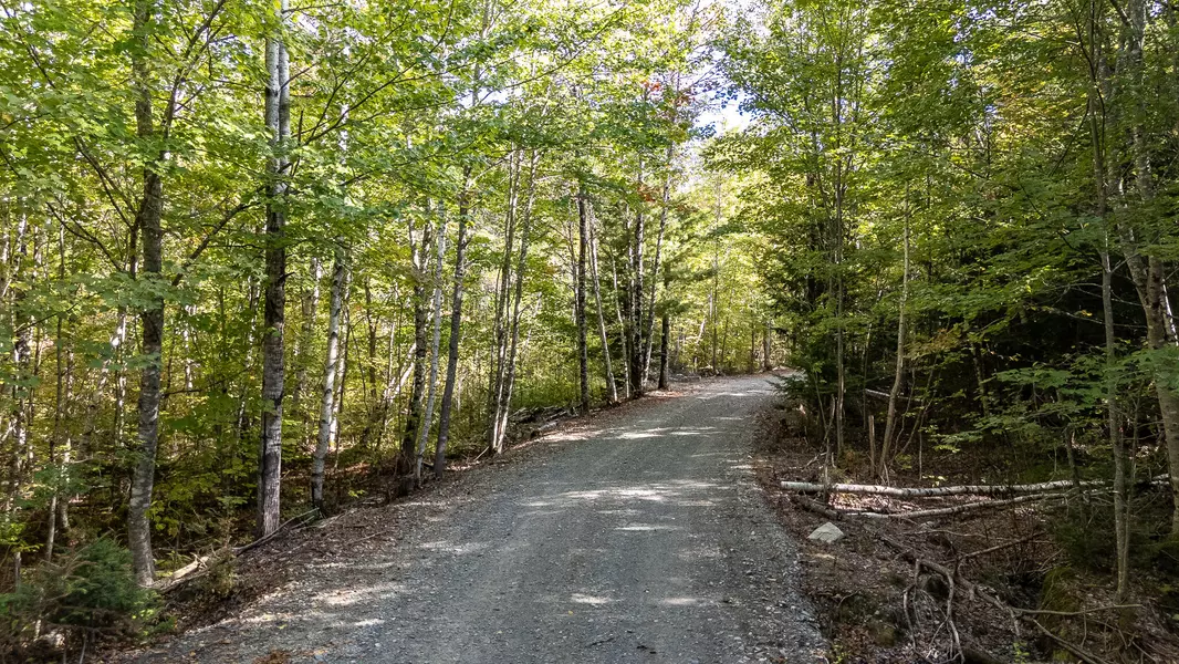 00 Gravy LN, Bradford, ME 04410