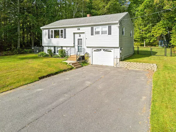 Oakland, ME 04963,299 Middle RD