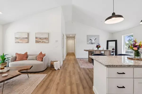 18 Village Green CIR, Oakland, ME 04963