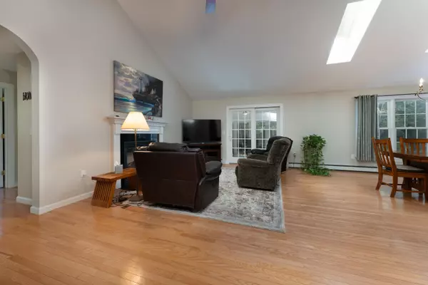 Durham, ME 04222,5 Puritan LN