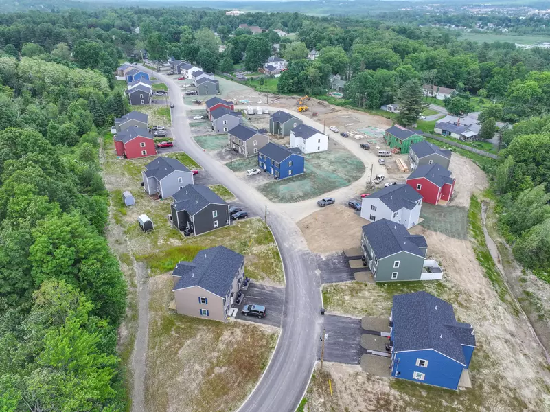 12 Firefly LN, Bangor, ME 04401