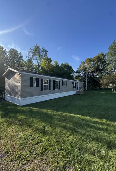 195 Oak ST, Oakland, ME 04963