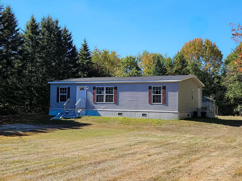 178 S Strong RD, Farmington, ME 04938