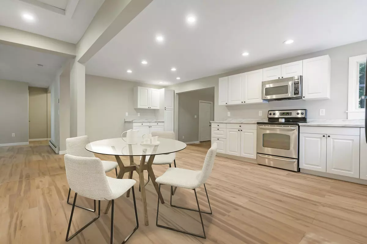 Lisbon, ME 04252,11 Vining ST