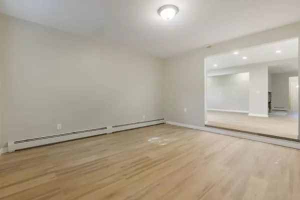 Lisbon, ME 04252,11 Vining ST