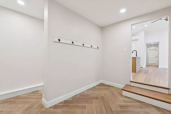 Biddeford, ME 04005,354 Pool ST