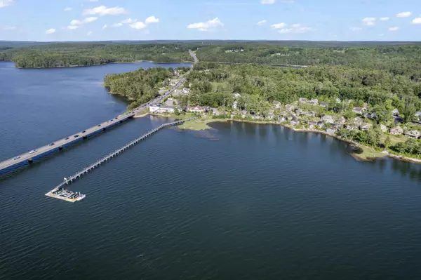 Edgecomb, ME 04556,304 Eddy RD #204