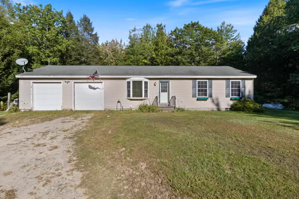 Hollis, ME 04042,80 Diamond LN