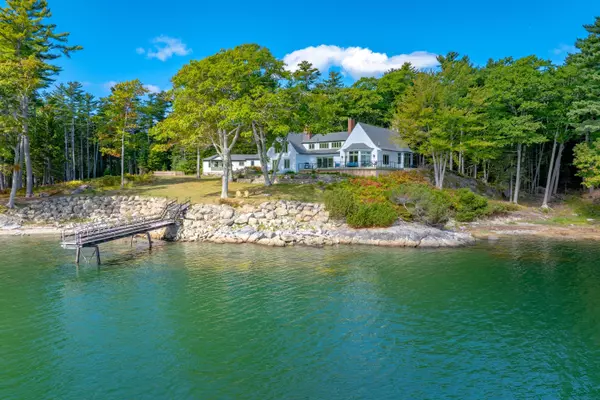 492 Parker Point RD, Blue Hill, ME 04614