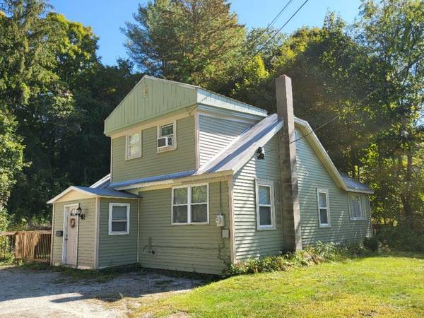 121 Spruce LN, Farmington, ME 04938