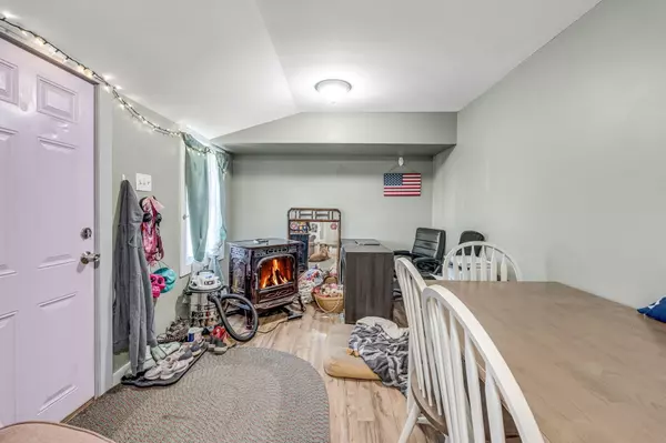 Oakland, ME 04963,27 Water ST