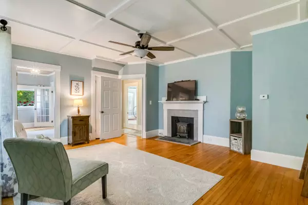 Saco, ME 04072,33 Beach ST