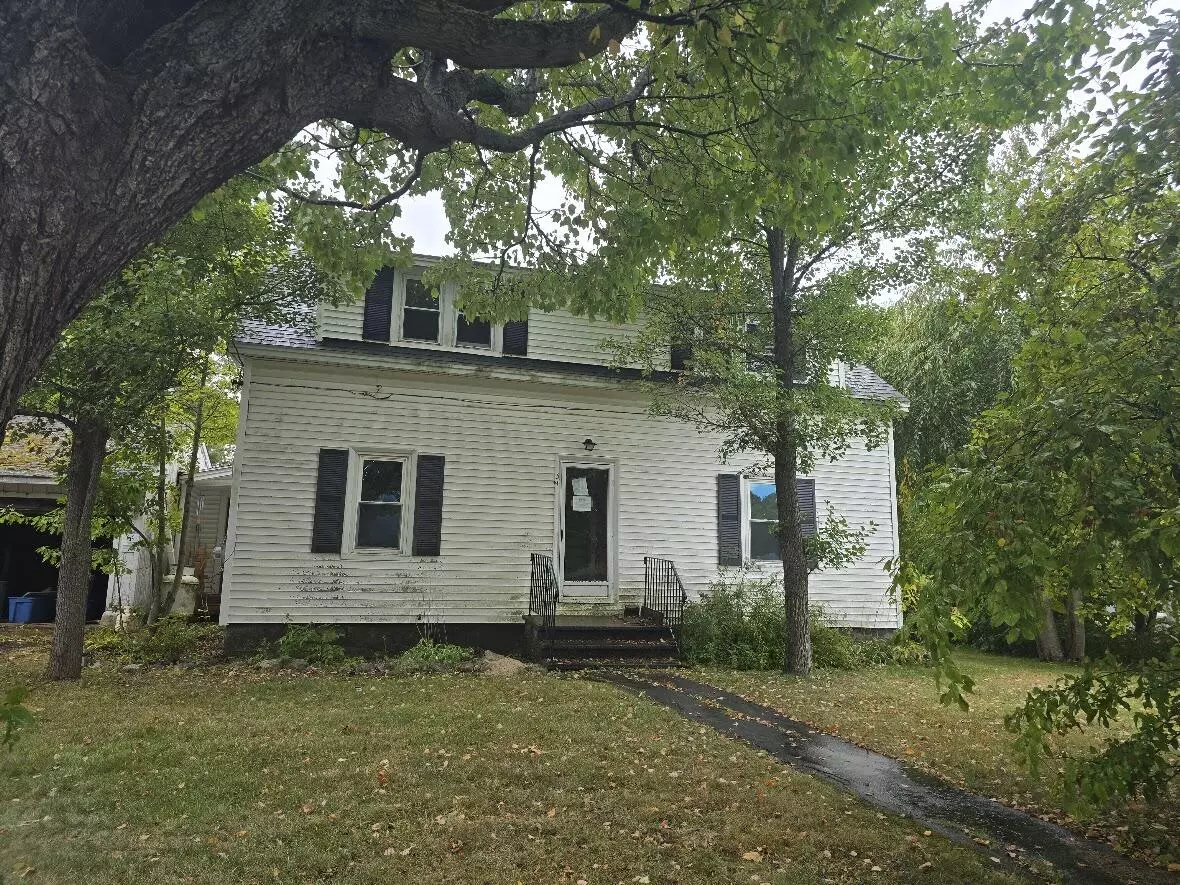 Brewer, ME 04412,51 Century ST