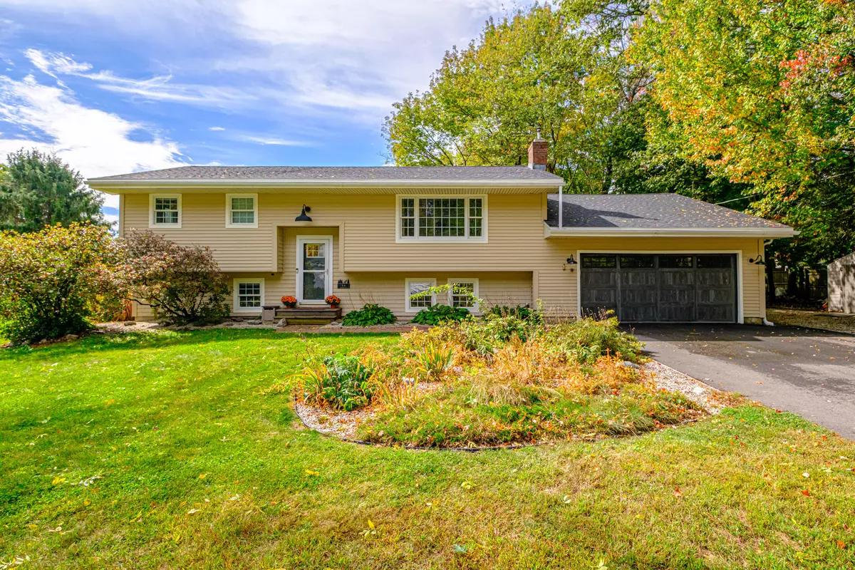 Cumberland, ME 04021,14 Maple ST