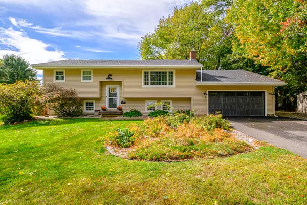 14 Maple ST, Cumberland, ME 04021