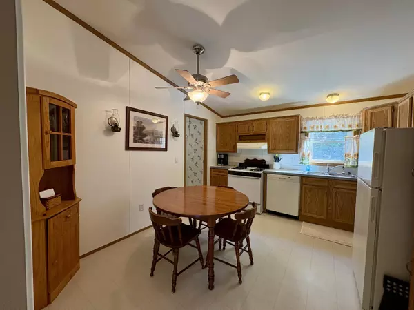 Passadumkeag, ME 04475,273 Main RD