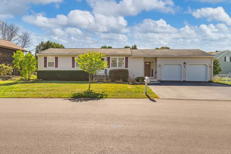 11 Ann ST, Lewiston, ME 04240