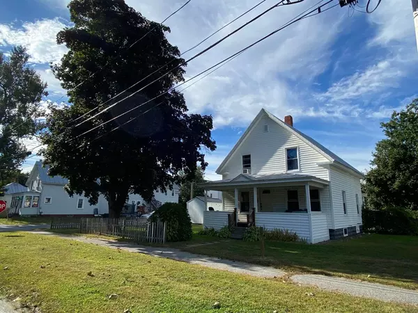 28 Chandler ST, Skowhegan, ME 04976
