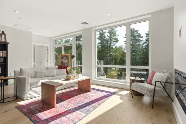 Falmouth, ME 04105,267 US Route 1 #PH505