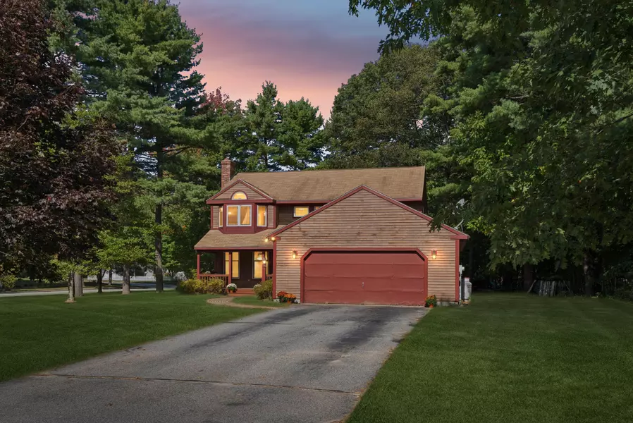 2 Sunrise LN, Gorham, ME 04038