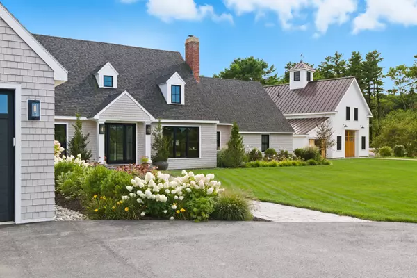 Falmouth, ME 04105,10 Elm DR