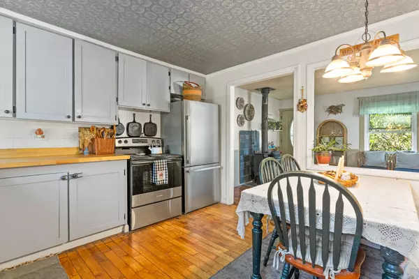 Bath, ME 04530,46 Denny RD