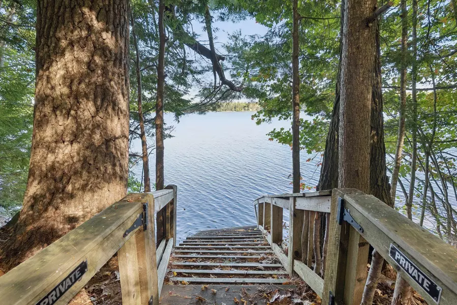 8 Koorbano LN, Windham, ME 04062