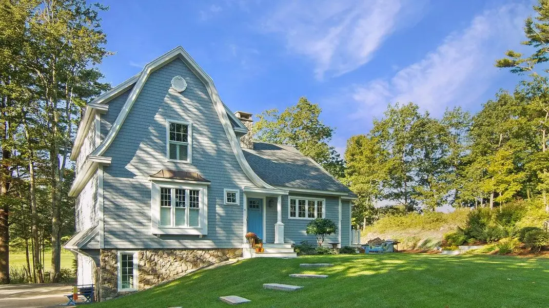 4 Rocky Shore LN, Kennebunk, ME 04043