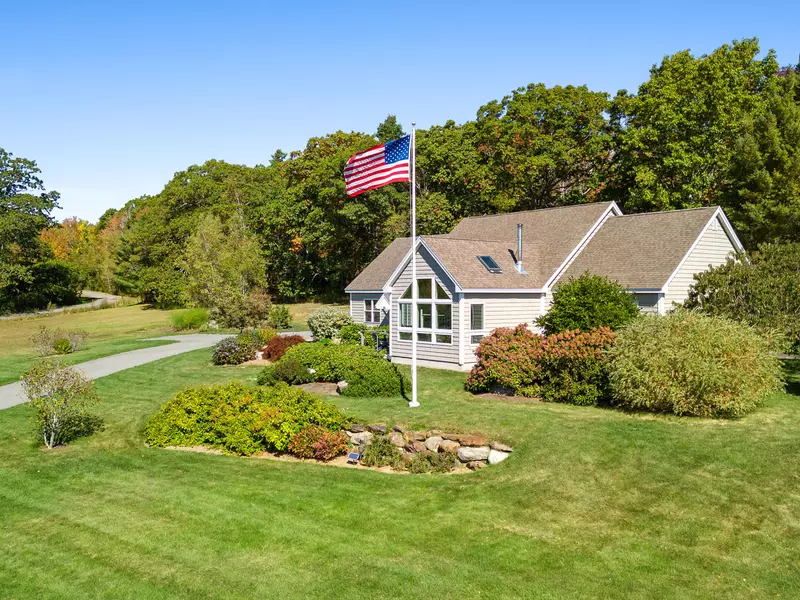 55 Hawthorne DR, Rockport, ME 04856