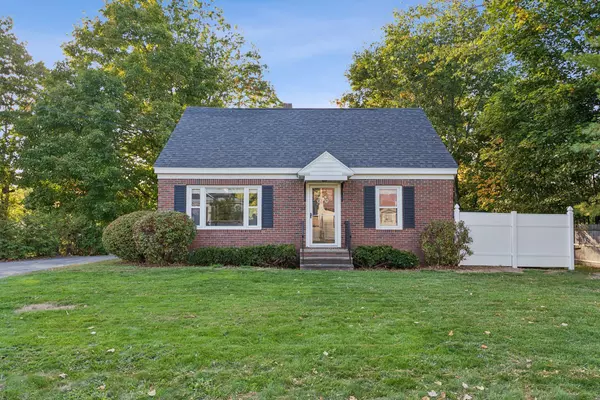 31 Whipple ST, Winslow, ME 04901