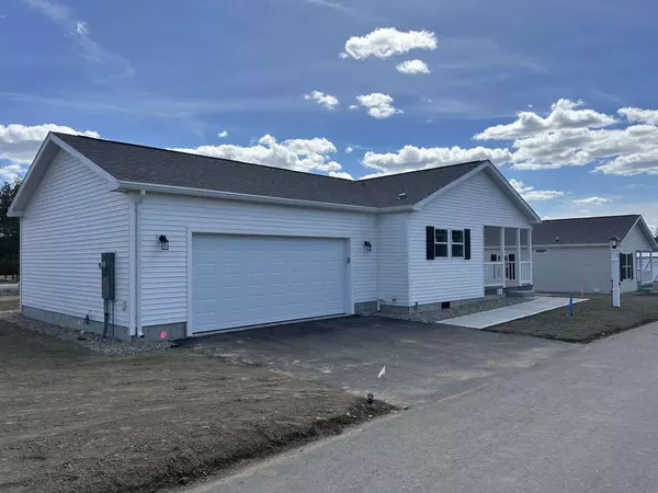 Berwick, ME 03901,8 Friendship CT