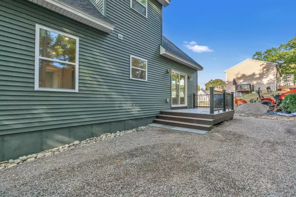 Sanford, ME 04073,8 Bougie LN