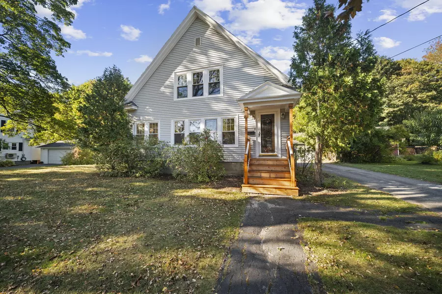 77 Bennoch RD, Orono, ME 04473