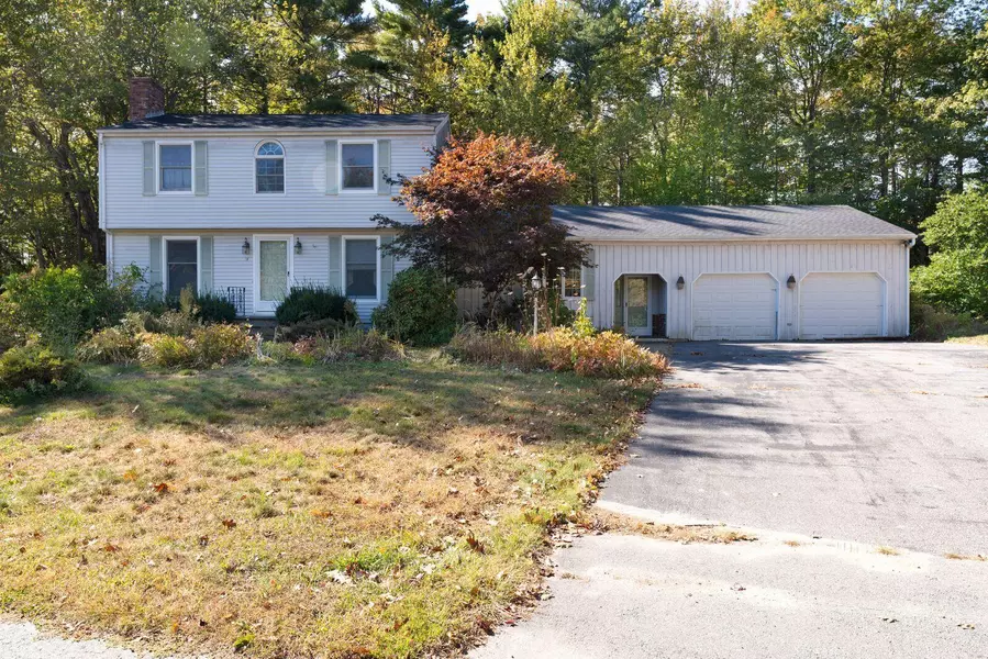 14 Patricia DR, Topsham, ME 04086