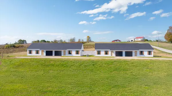 1 Freedom Farm RD #1, Auburn, ME 04210