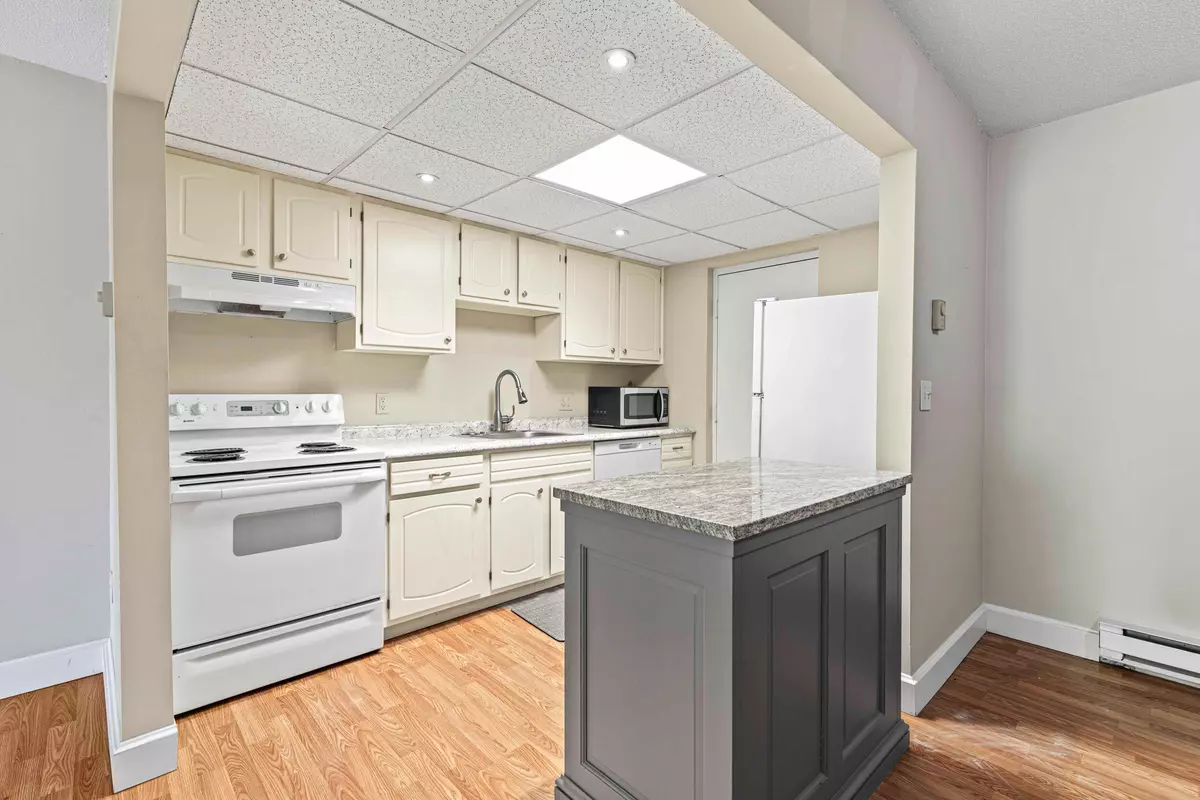 South Portland, ME 04106,757 Main ST #18