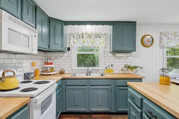 Buxton, ME 04093,75 Allen AVE