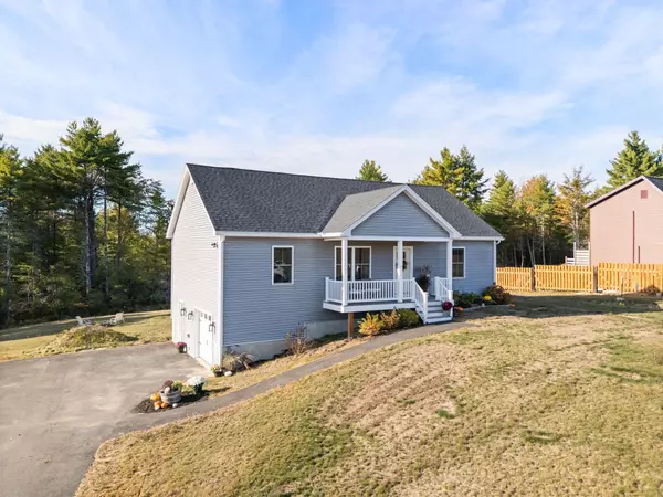 8 Estes DR, Standish, ME 04084