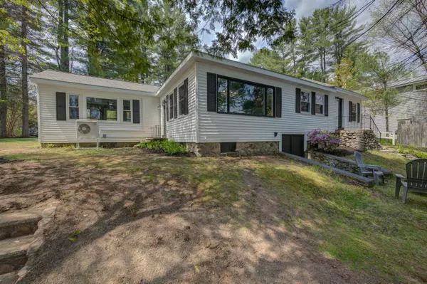 32 Boulder RD, Raymond, ME 04071