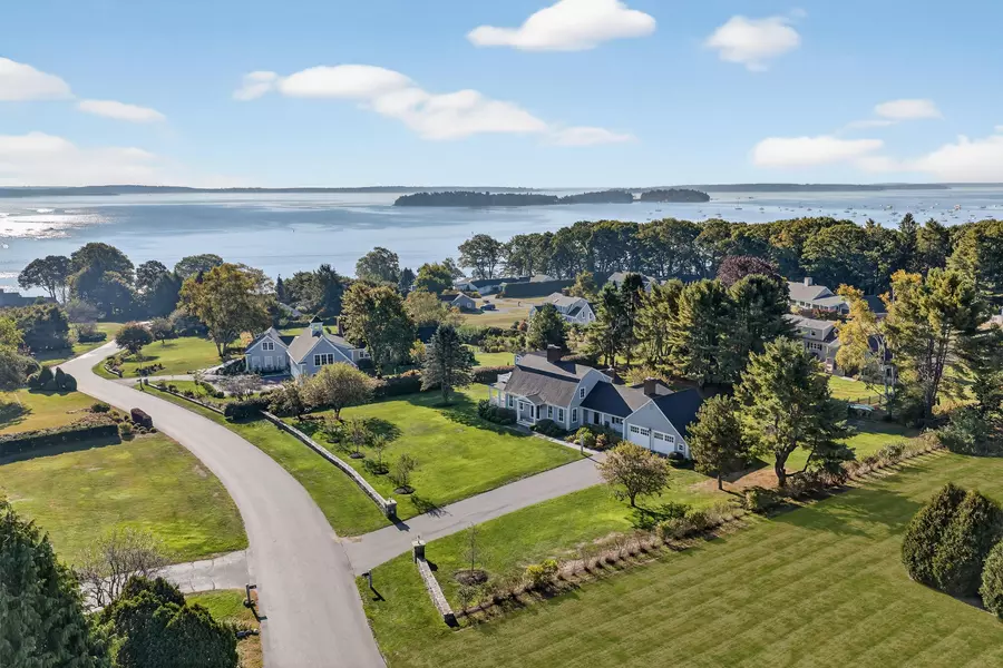 11 Stornoway RD, Cumberland, ME 04110