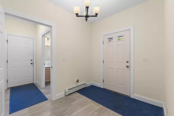 Brunswick, ME 04011,11 Country LN