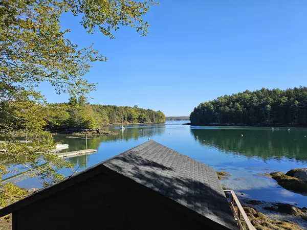 Boothbay, ME 04537,14 Wolf RD