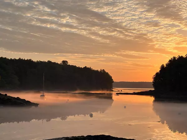 Boothbay, ME 04537,14 Wolf RD