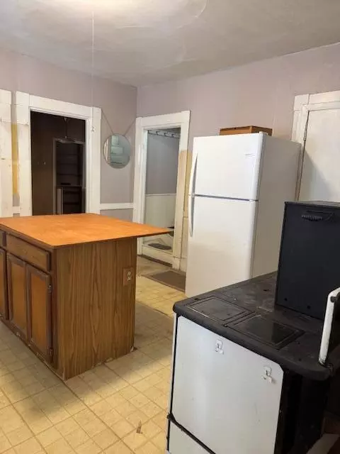 Bangor, ME 04401,229 Center ST