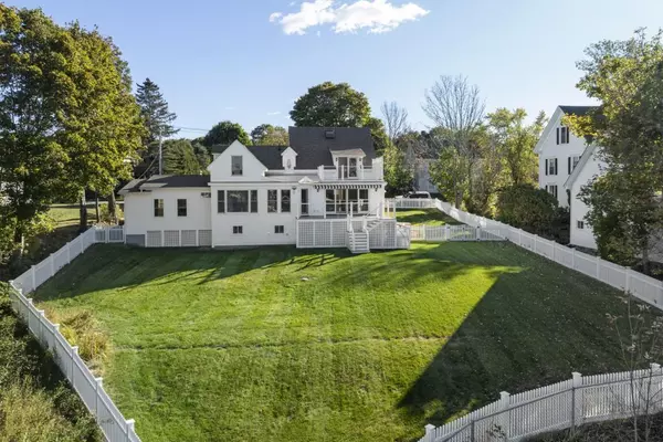 Boothbay, ME 04544,22 School ST