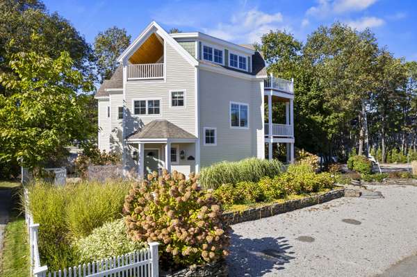 21 Beach Plum LN, Ogunquit, ME 03907