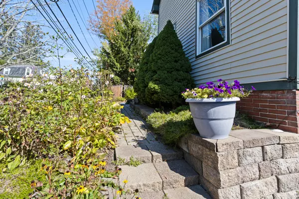 Westbrook, ME 04092,96 Brackett ST