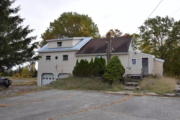 31 Red Barn RD, Norridgewock, ME 04957