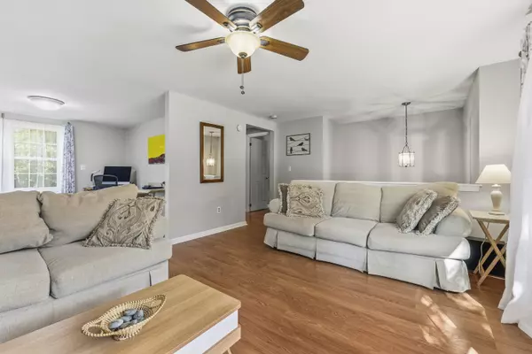 Topsham, ME 04086,10 Merrymeeting DR